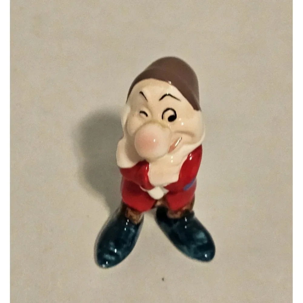 Vintage Walt Disney Productions Seven Dwarfs Ceramic Figurine Set of 7